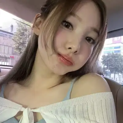 钟由希